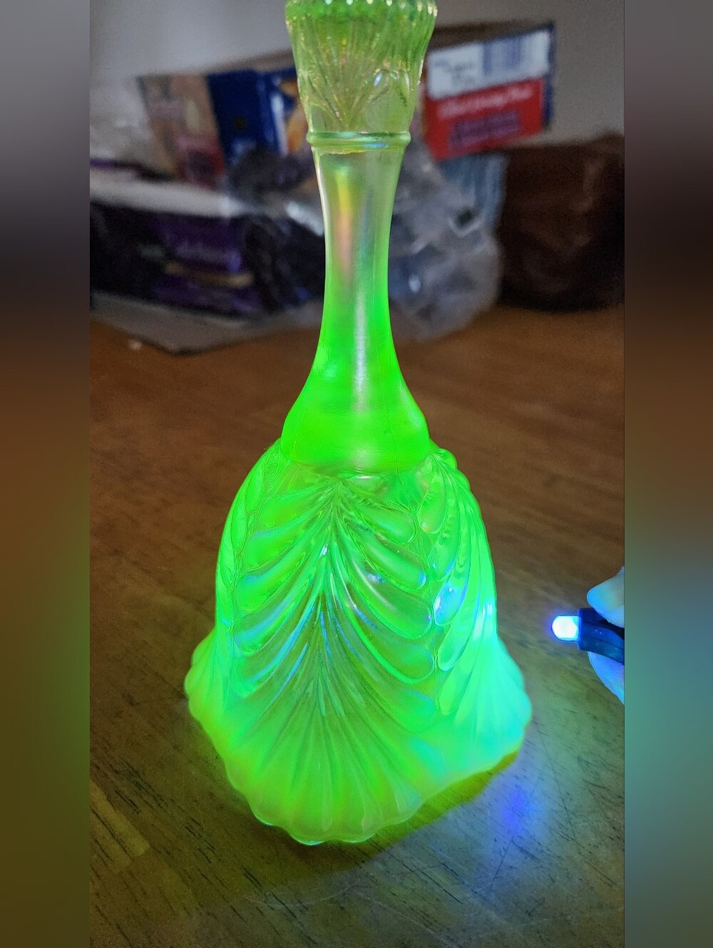 Vintage Fenton Opalescent Iridescent Uranium Glass Bell In Willow Pattern 6.5"